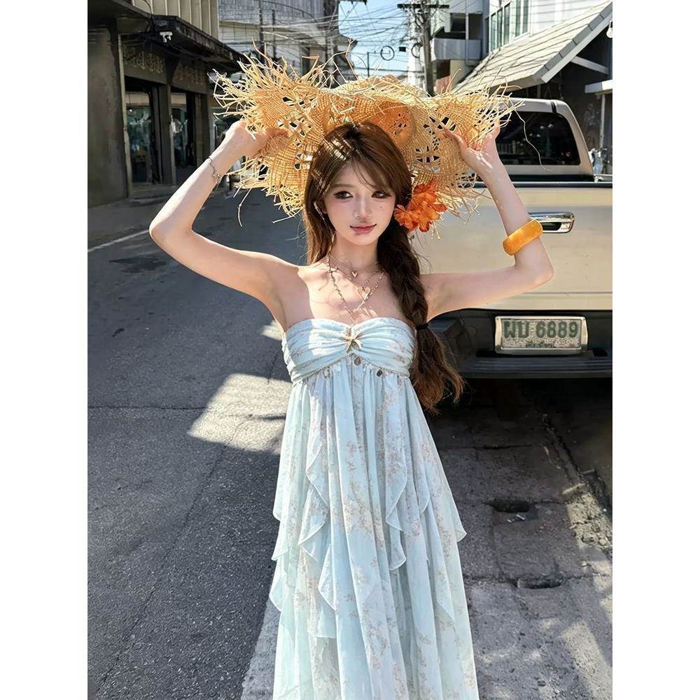 法式度假风不规则抹胸碎花连衣裙女2026夏款荷叶边性感辣妹长裙子