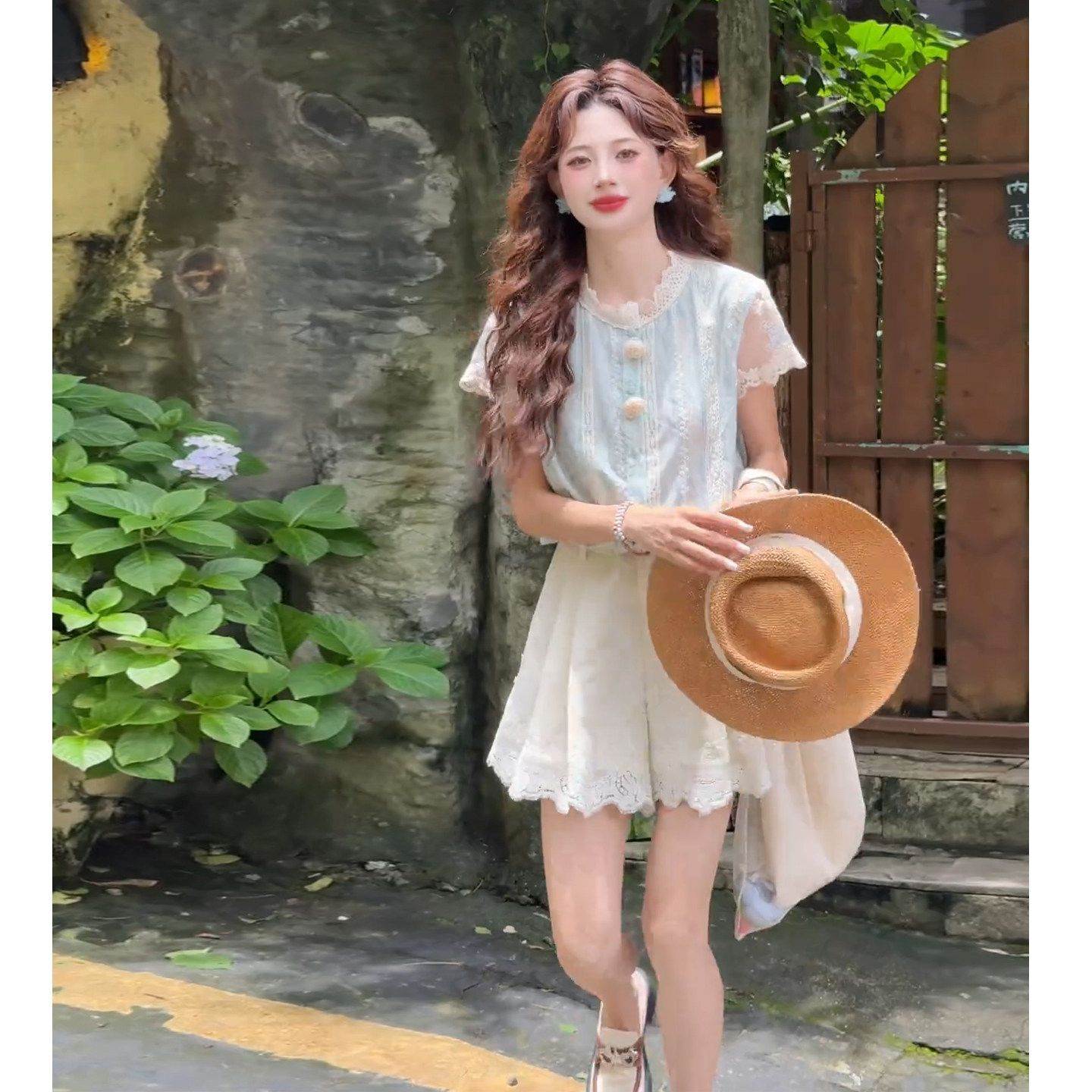 独特漂亮绝美小套装夏季女2026度假风蕾丝短袖衬衫高腰短裙两件套