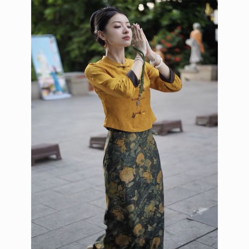2025秋季网红新款新中式两件套裙女国风重工盘扣印花显瘦上衣半裙
