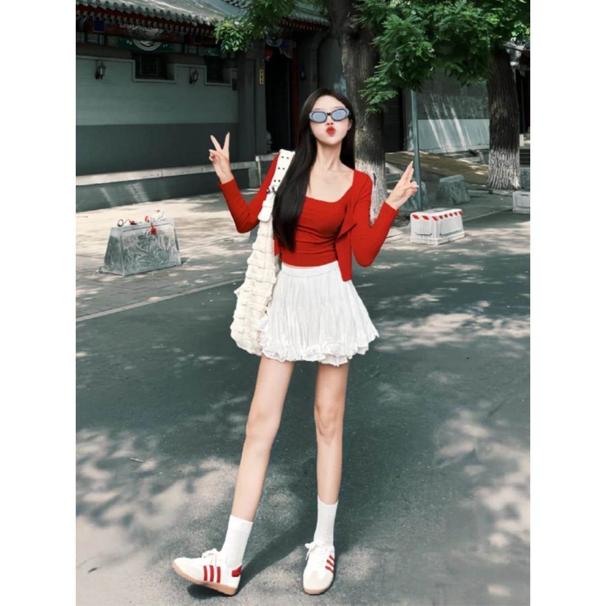 红色吊带背心女夏季2026新款修身防晒长袖通勤开衫套装小个子上衣