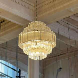 2025设计师客厅跃层挑空复式楼新款别墅轻奢玻璃楼梯穆拉诺灯法式