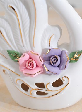 陶瓷天鹅摆件客厅装饰品花瓶酒柜电视柜工艺品结婚礼物创意办公室