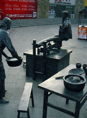 人物玻璃钢石膏定制农村卖膜吹糖人小吃雕塑街边卖红薯雕像摆件