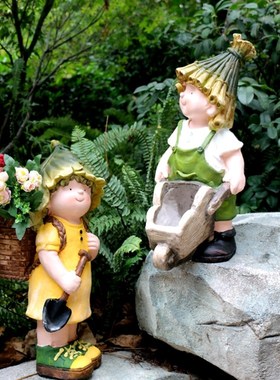 幼儿园户外园林庭院男孩女孩背筐推车多肉花盆花园景观摆件装饰品