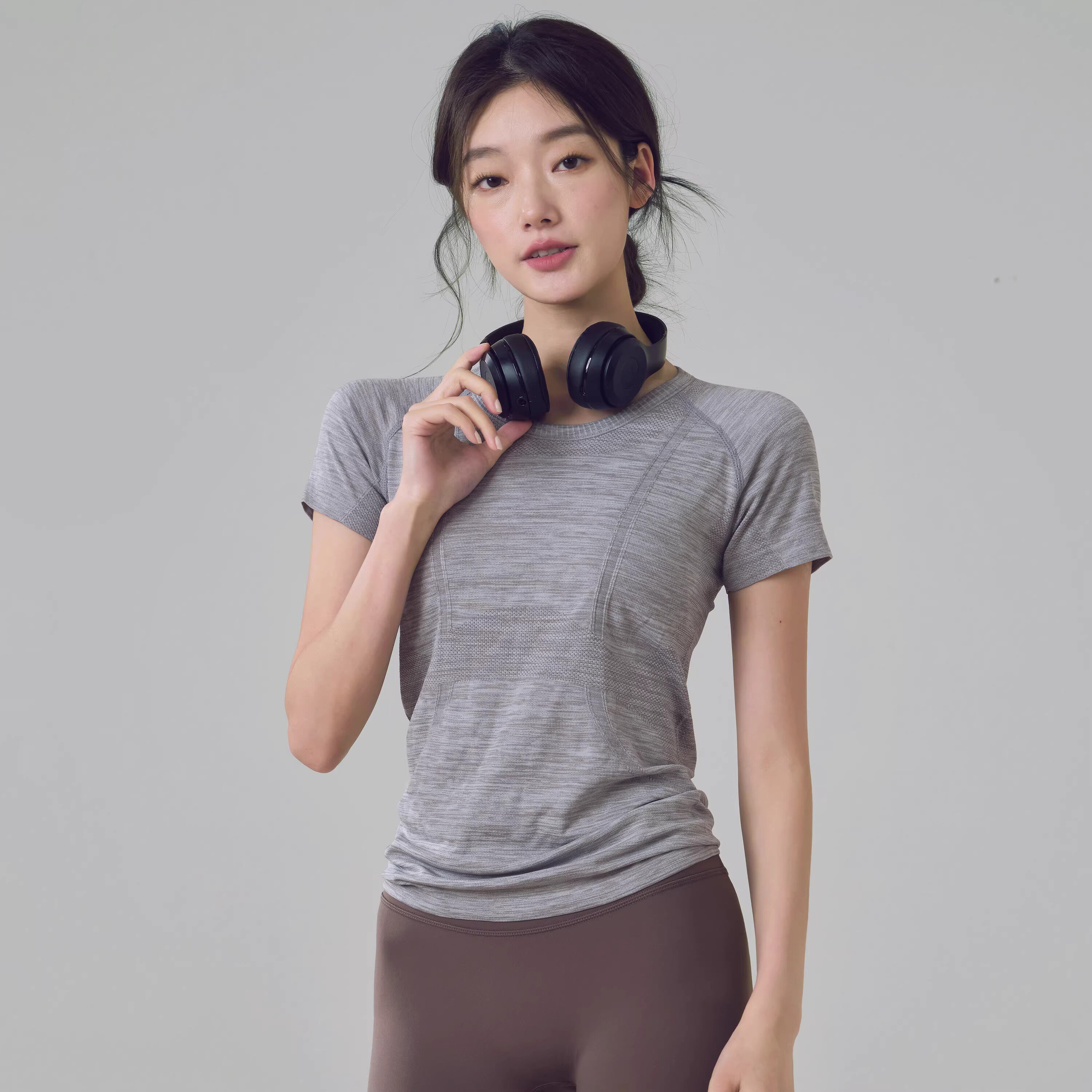 运动上衣辣妹女孩速干瑜伽服夏圆领高弹透气显瘦跑步训练短袖T恤
