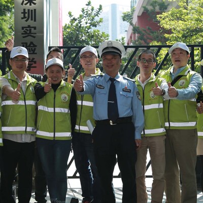 深圳家校警交通安全护航队家长义工服装志愿者反光马甲劝导旗帜