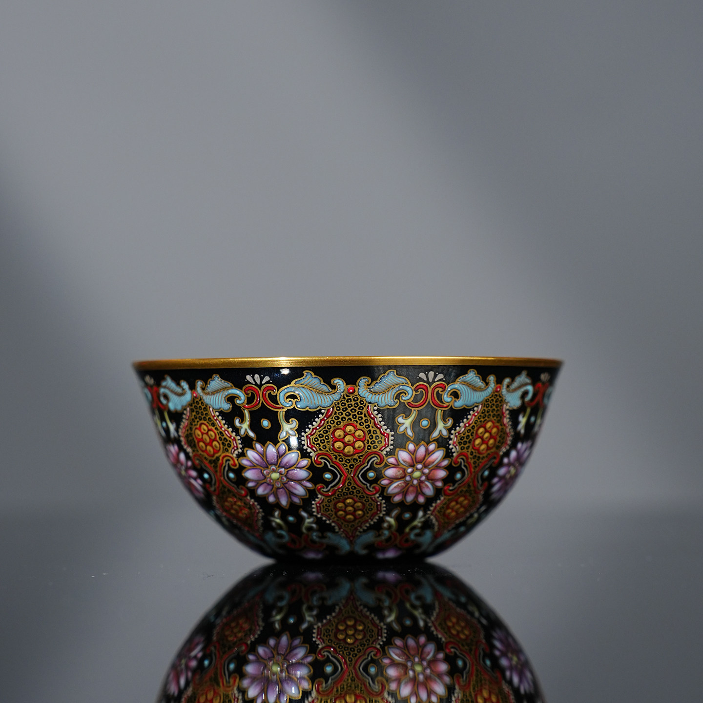 溢珍堂堆金花卉臥足杯