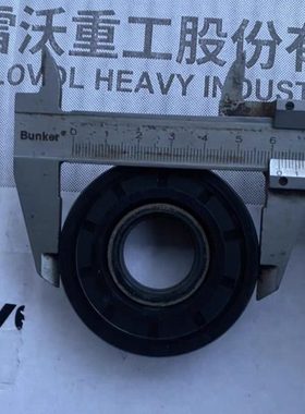 潍柴雷沃RG60/70水稻收割机托带轮油封总成,305轴承用,