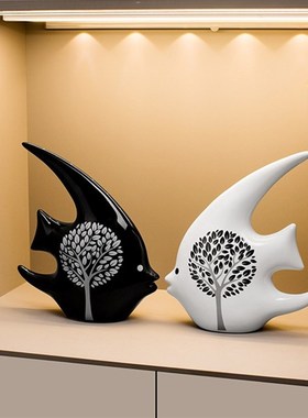 玄关柜入户正对门摆件高级感陶瓷摆件家居饰酒柜装饰品桌面鱼摆设