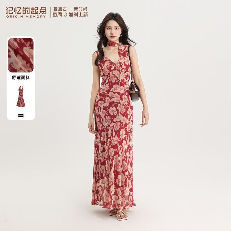 记忆的起点无袖碎花连衣裙2026夏季新款显瘦V领背心长裙70GX88101