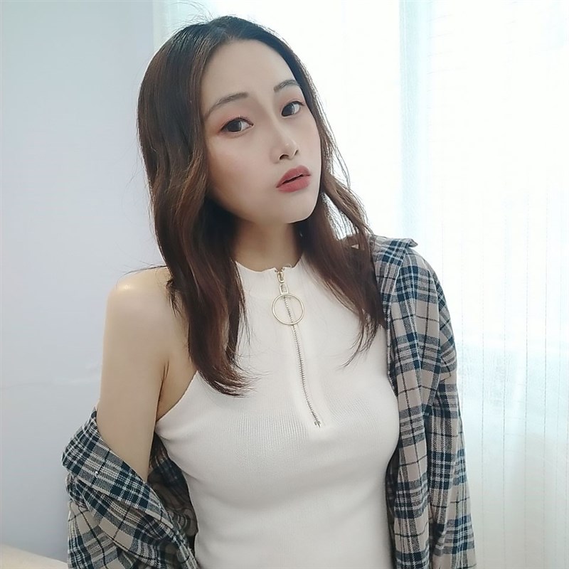 针织背心女2019新款修身挂脖圆环拉链短款露肚脐外穿内搭无袖上衣