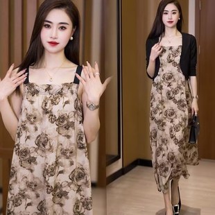 茶歇法式玫瑰碎花吊带连衣裙子女夏季2024年新款海边度假宽松长裙