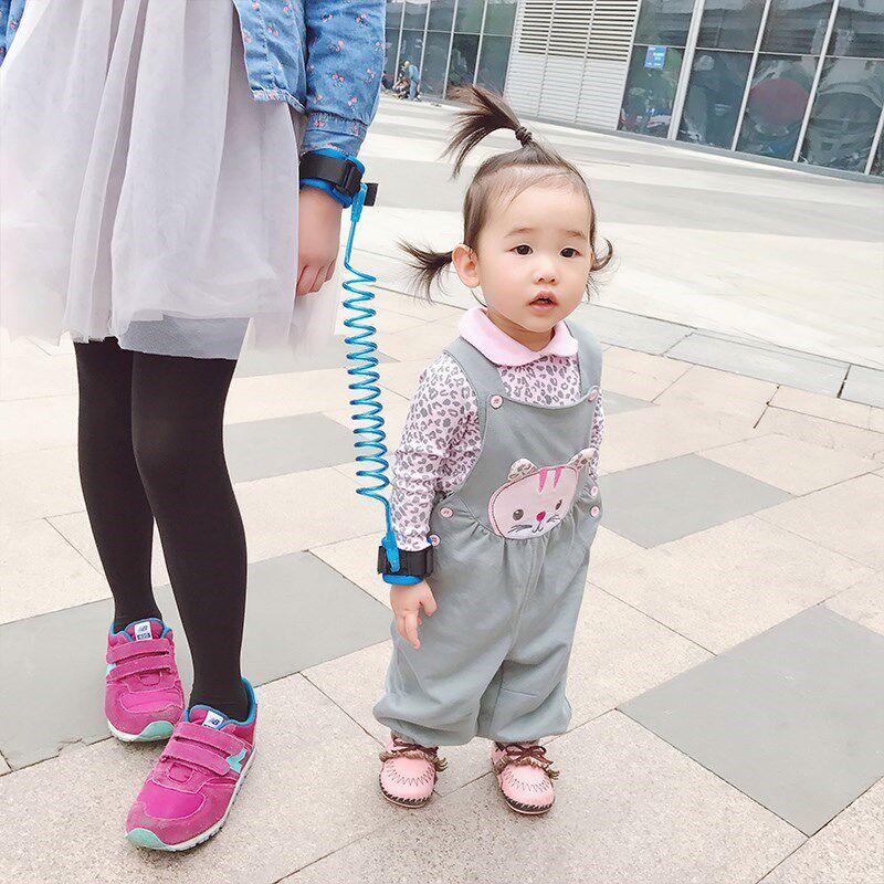 儿童防走失带牵引绳防丢绳宝宝防走失手环带娃溜娃神器放走丢背包
