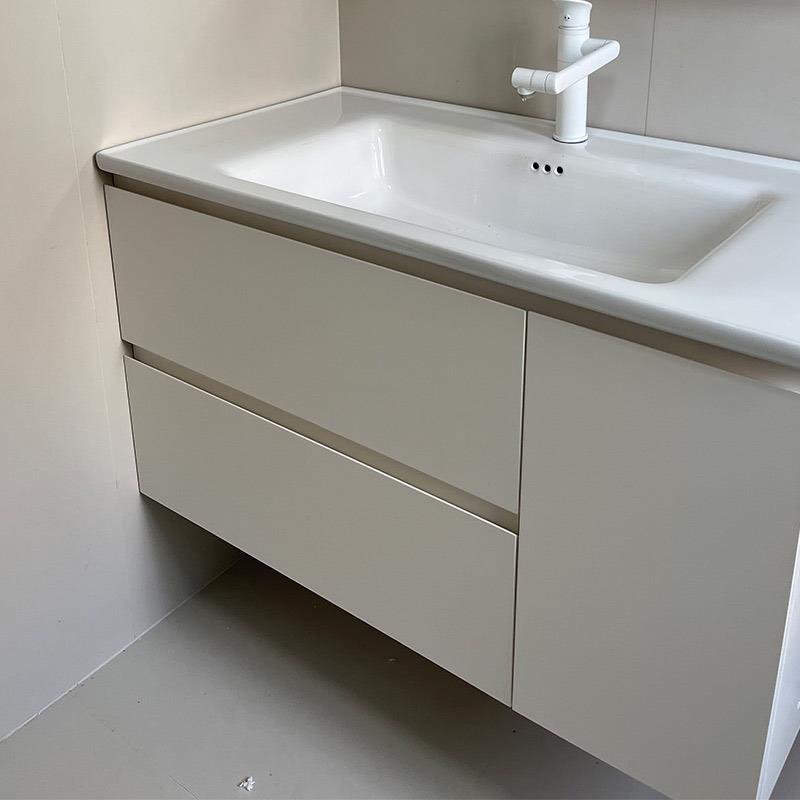 70CM奶油风简约现代浴室柜 含陶瓷一体盆与智能镜 实木多层E1级环