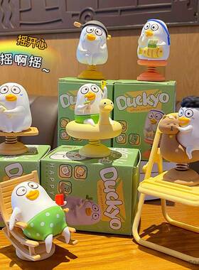 正版小刘鸭电动车摇摇乐摆件萌趣办公桌面饰品车载中控台饰品摆饰