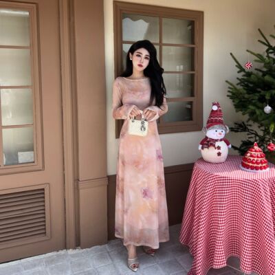 292多巴胺穿搭吊带配粉色连衣裙女夏超火松弛感绝美度假长裙套装