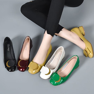 漆皮浅口单鞋女真皮粗跟圆头女鞋低跟一脚蹬皮鞋女软底豆豆鞋黄色