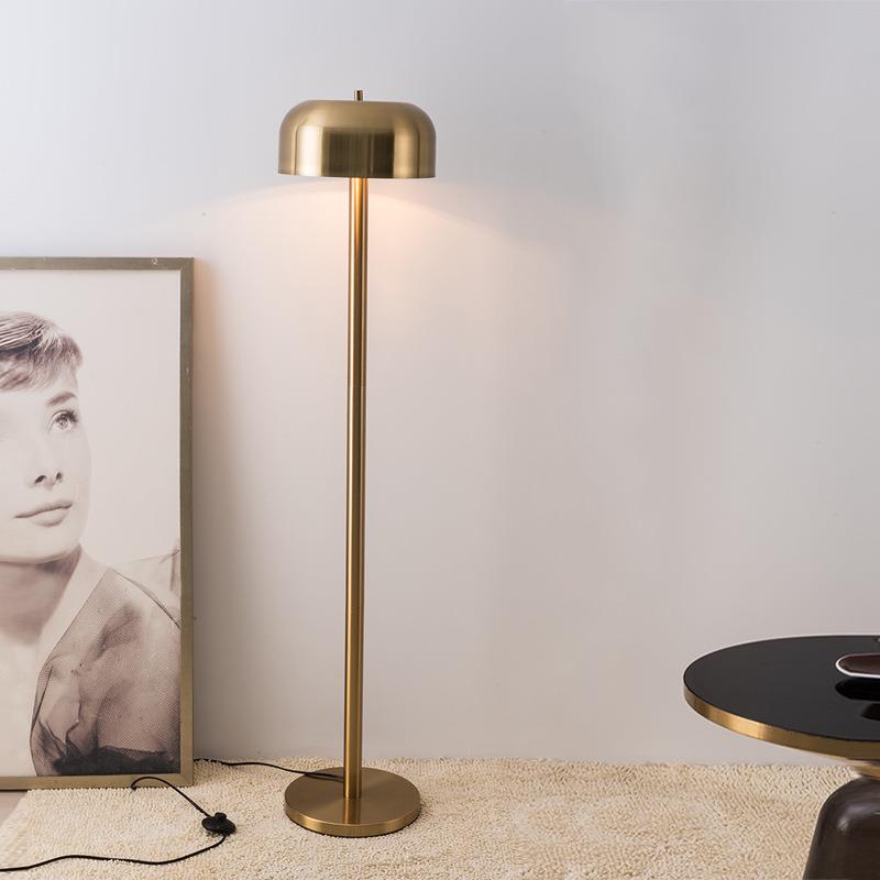 北欧铁艺简约落地灯金色卧室客房落地台灯外贸出口LED床头台灯