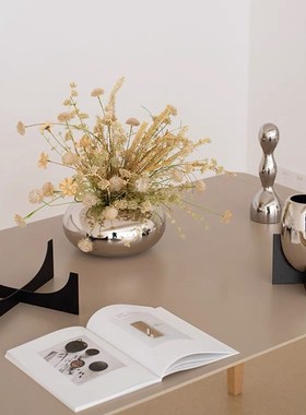 进口铝制银色镜面黑色金属支架花器花瓶摆件样板间客厅几何装饰品