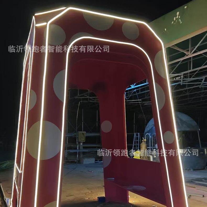 巨型凳子大型椅子巨型头盔餐车复古收音机售卖车景区打卡摆件
