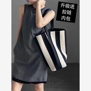 2025新款撞色黑白条纹帆布包女手提大容量简约文艺通勤单肩托特包