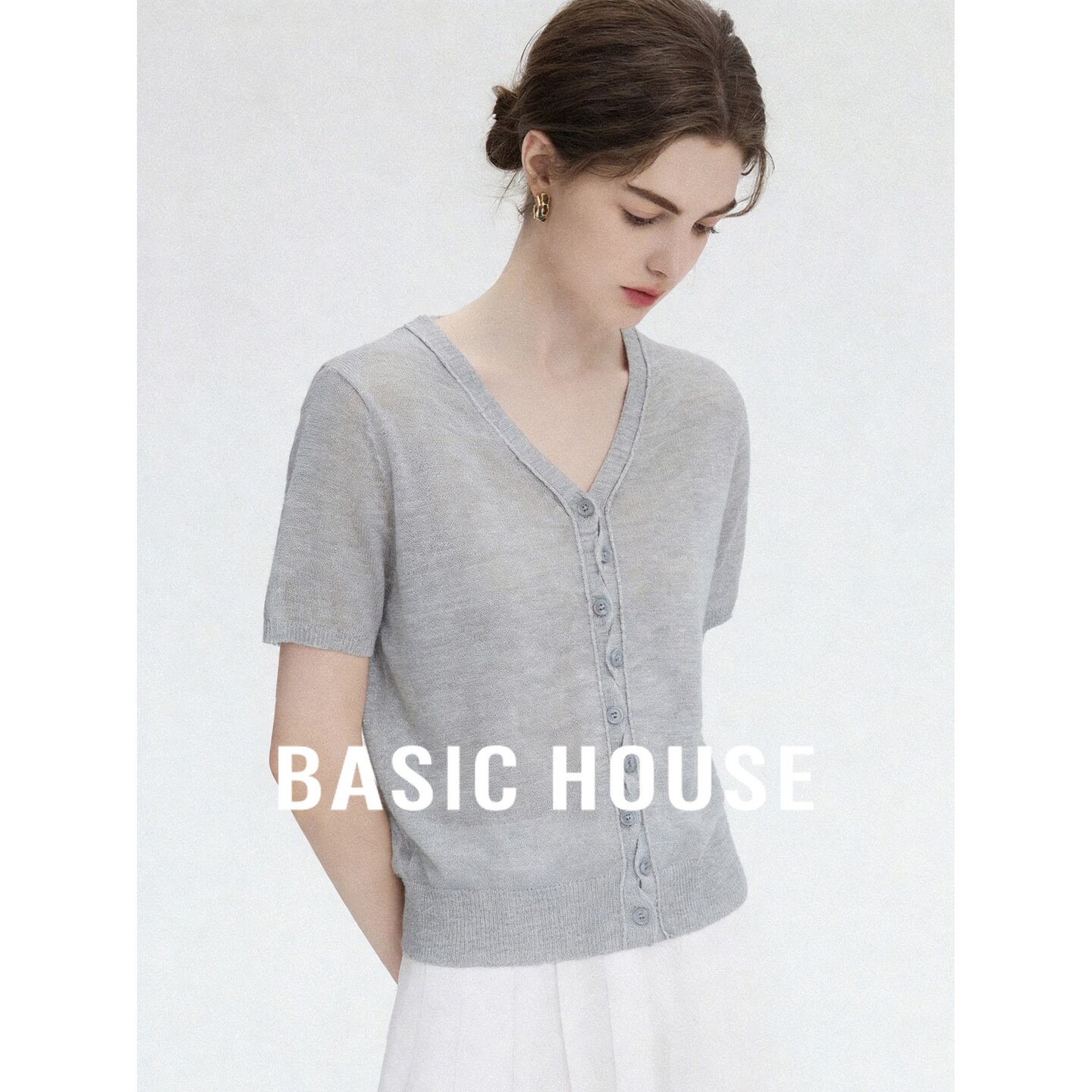Basic House/百家好简约高级感V领短袖针织衫女夏季修身舒适上衣