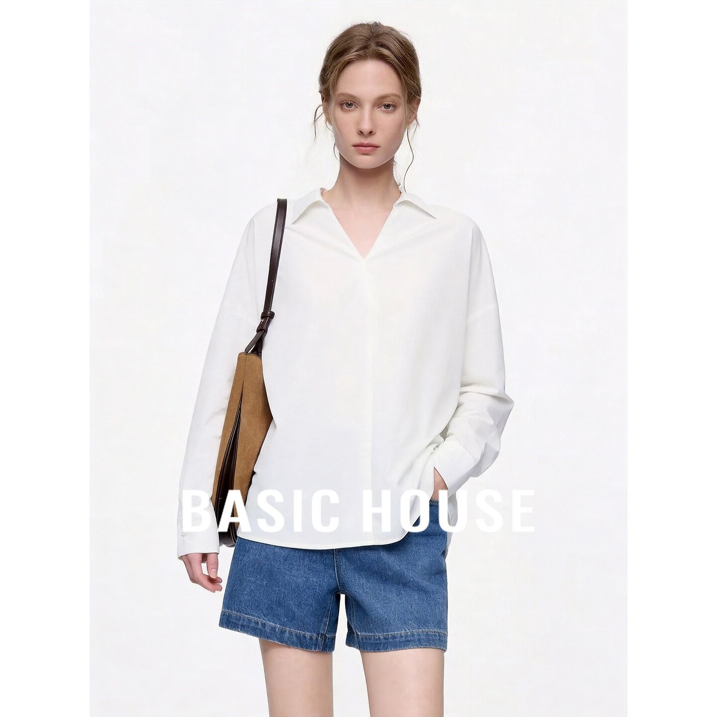Basic House/百家好法式轻熟风白色V领长袖衬衫女宽松通勤上衣