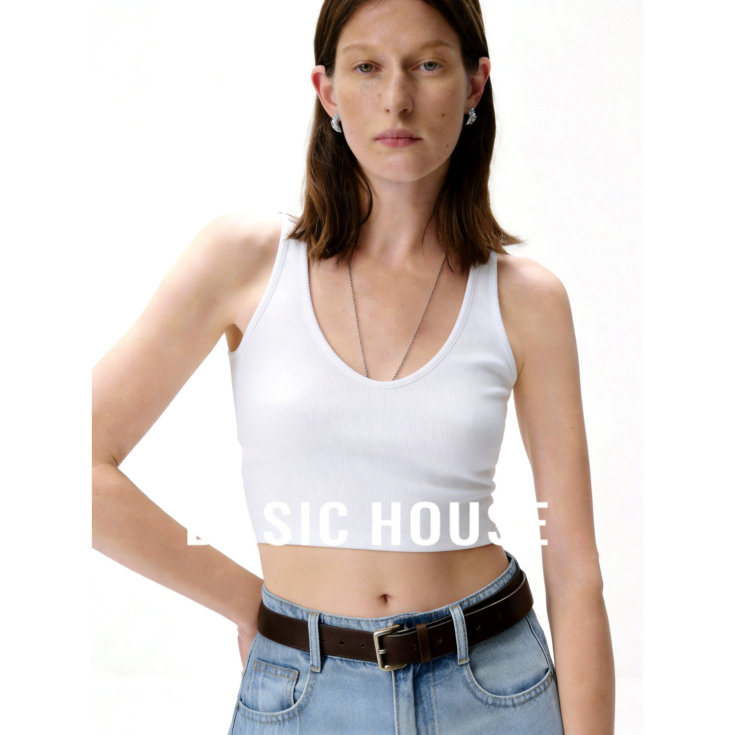 Basic House/百家好辣妹白色挂脖吊带女秋带胸垫外穿内搭短款上衣
