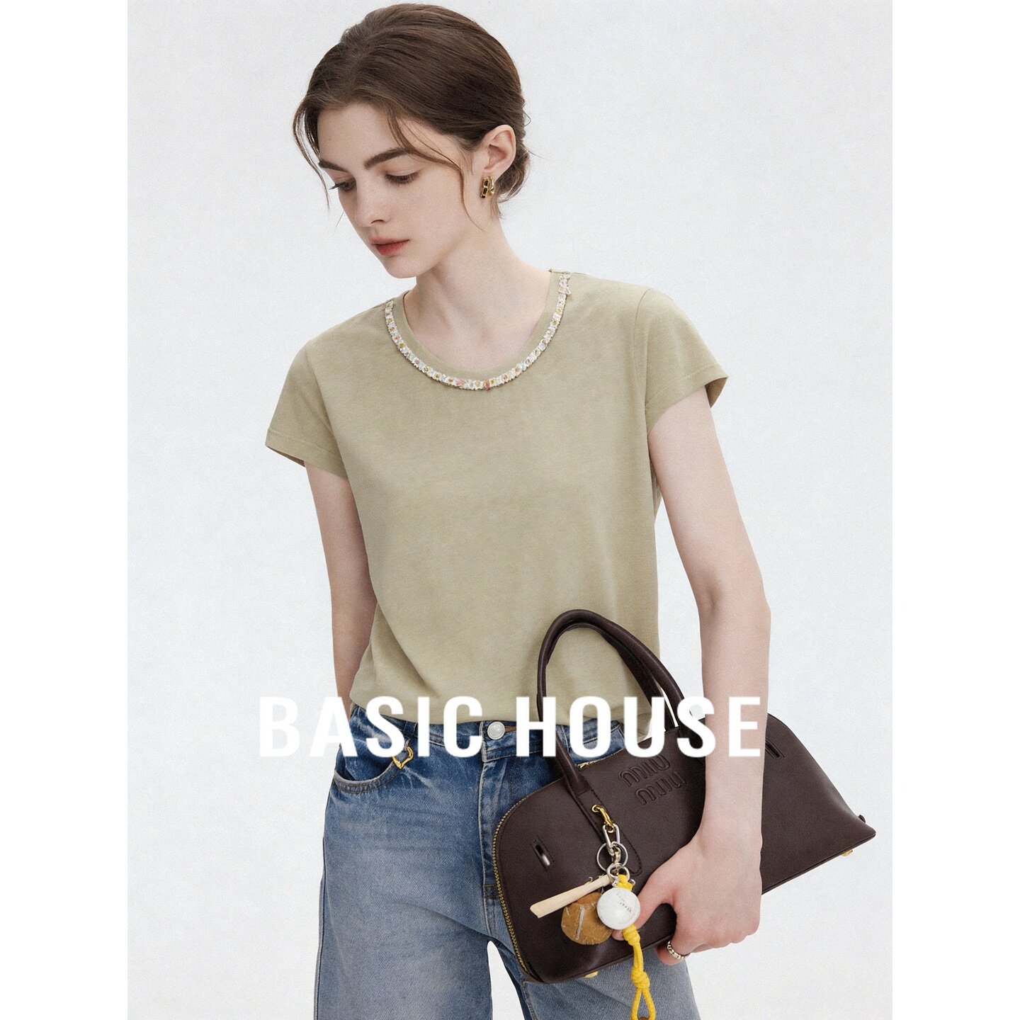 Basic House/百家好浅杏色珍珠领短袖T恤女夏季宽松显瘦正肩上衣