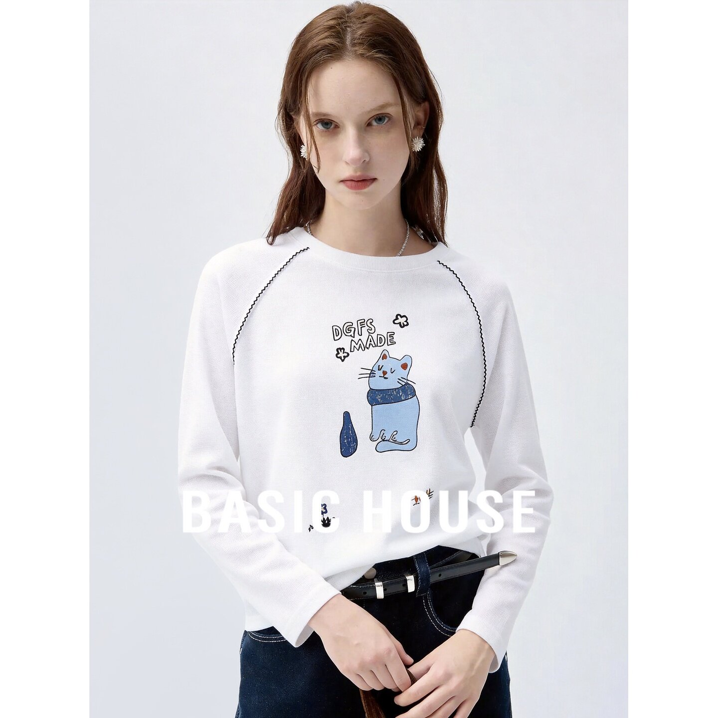 Basic House/百家好卡通猫咪印花长袖T恤女秋季白色宽松显瘦上衣