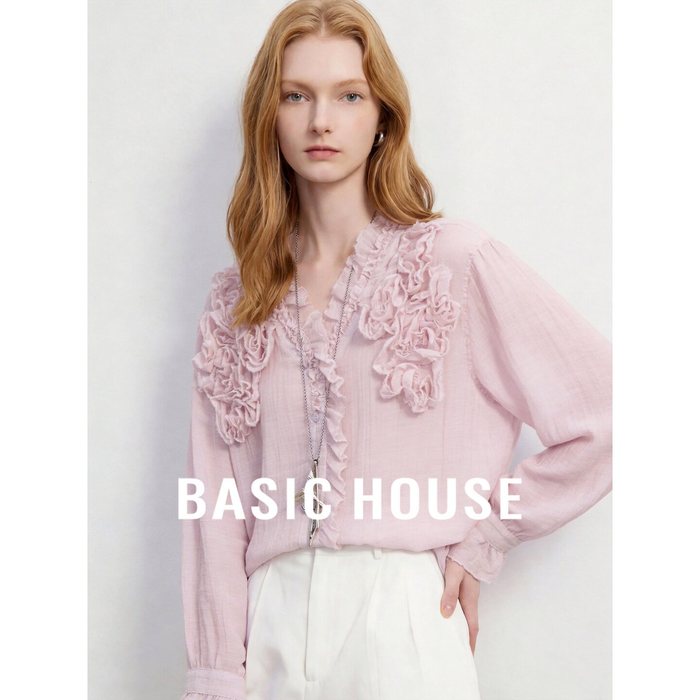 Basic House/百家好法式甜美粉色荷叶边衬衫女长袖花朵装饰上衣