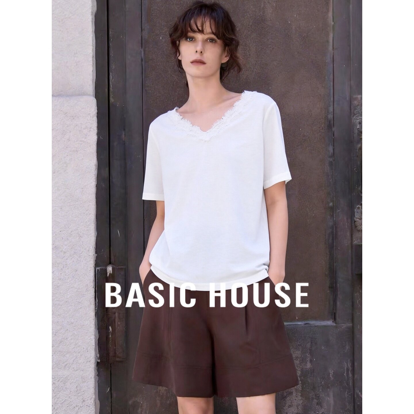 Basic House/百家好设计感白色V领短袖T恤女蕾丝边宽松百搭上衣