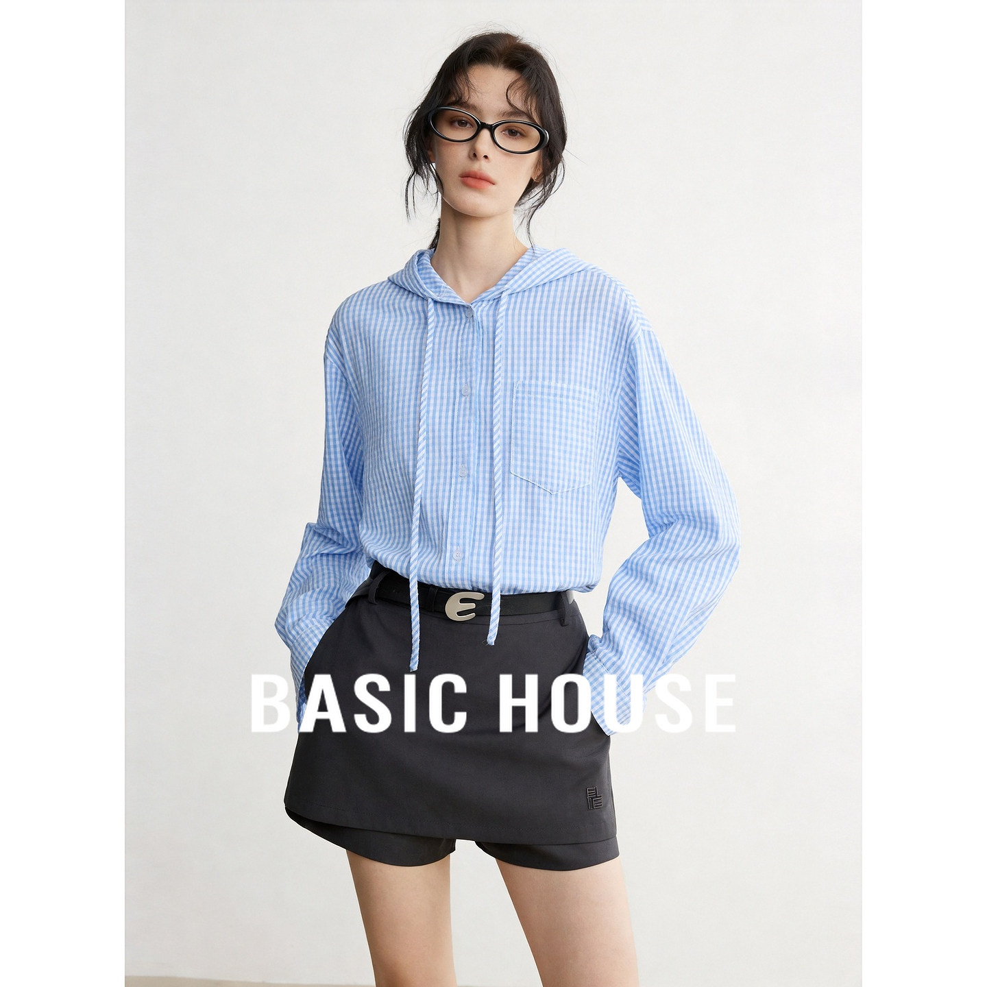 Basic House/百家好休闲风浅蓝色条纹衬衫女连帽抽绳宽松防晒外套