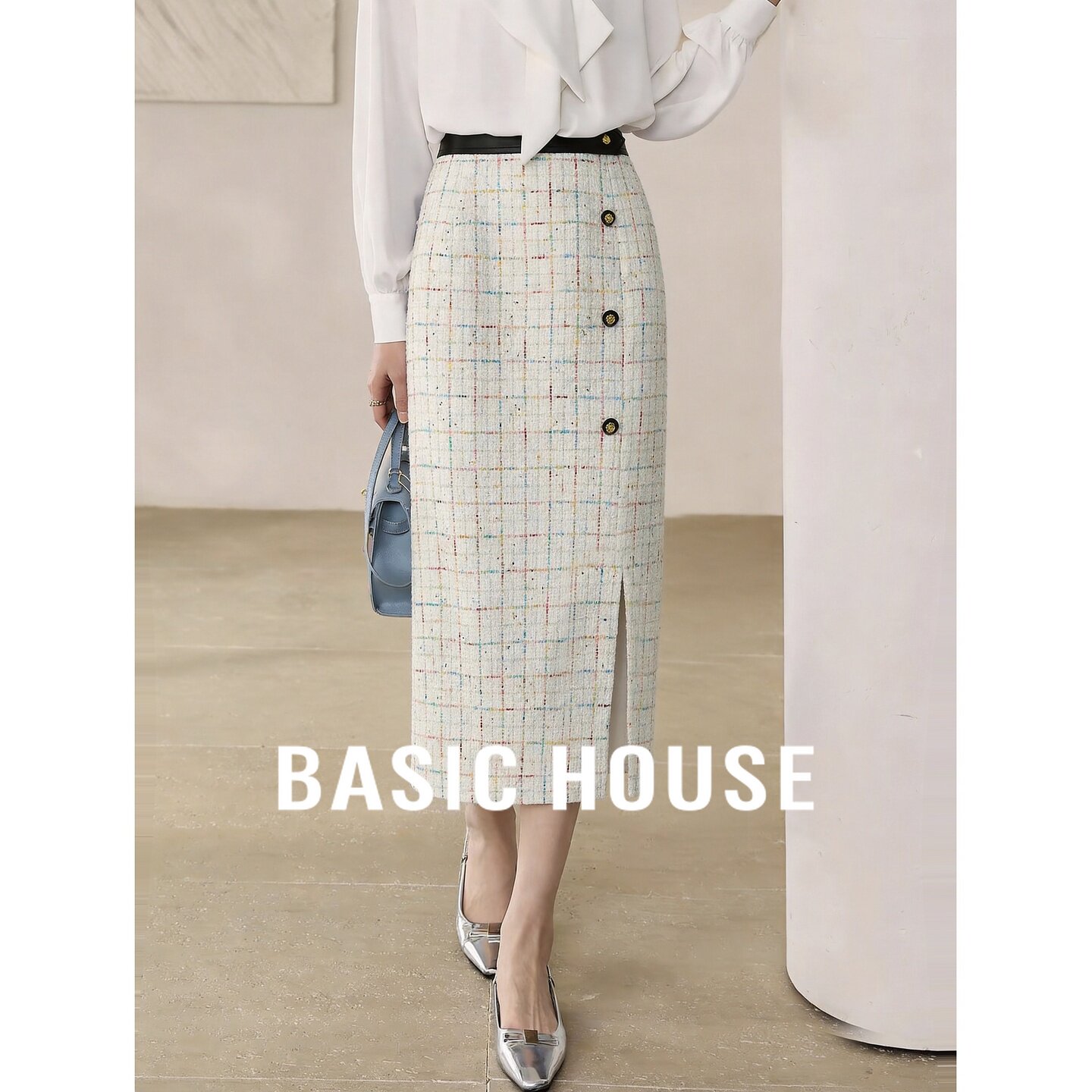 Basic House/百家好2026秋米白格纹高腰纽扣修身中长款通勤半身裙