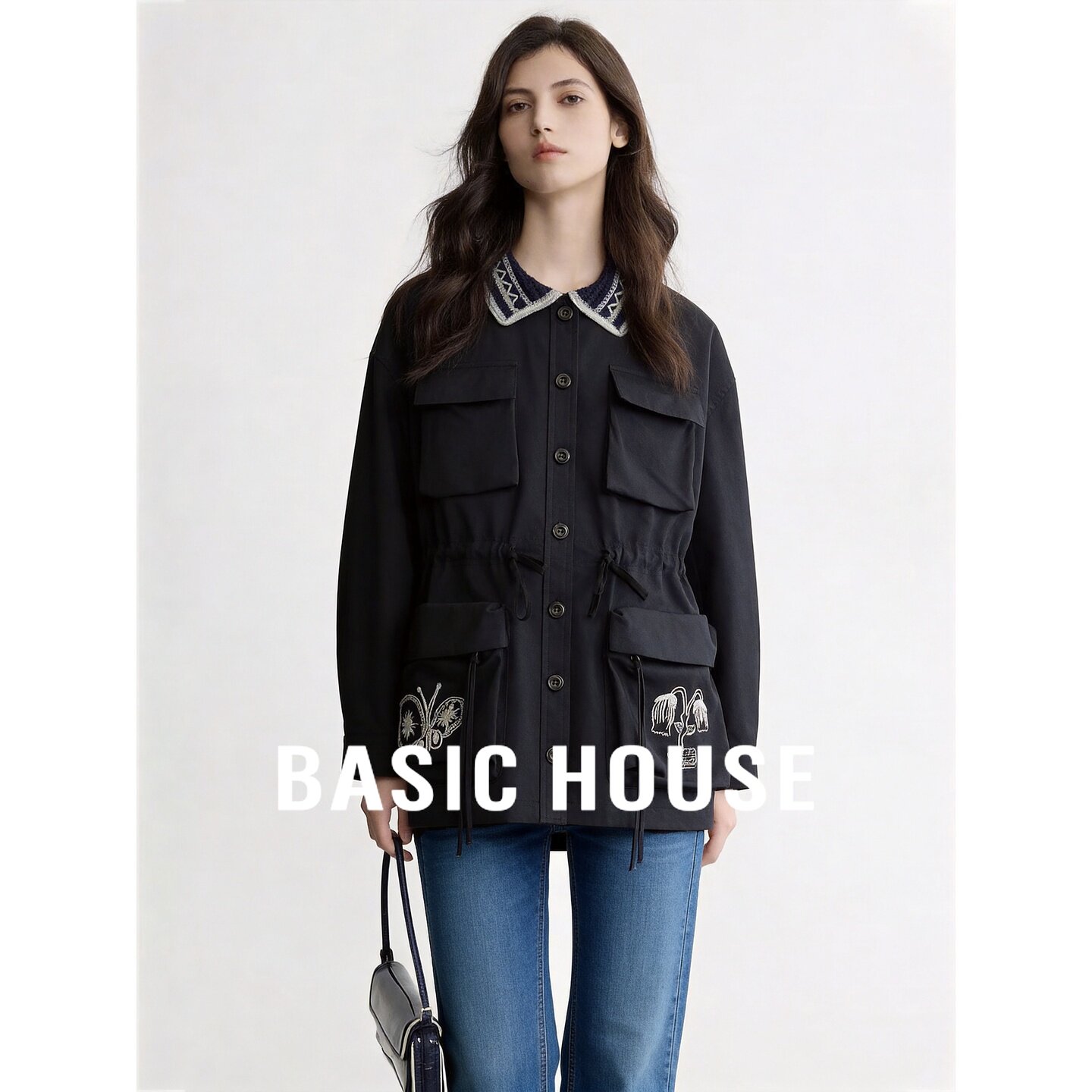 Basic House/百家好复古工装风翻领刺绣外套女黑色收腰多口袋外套