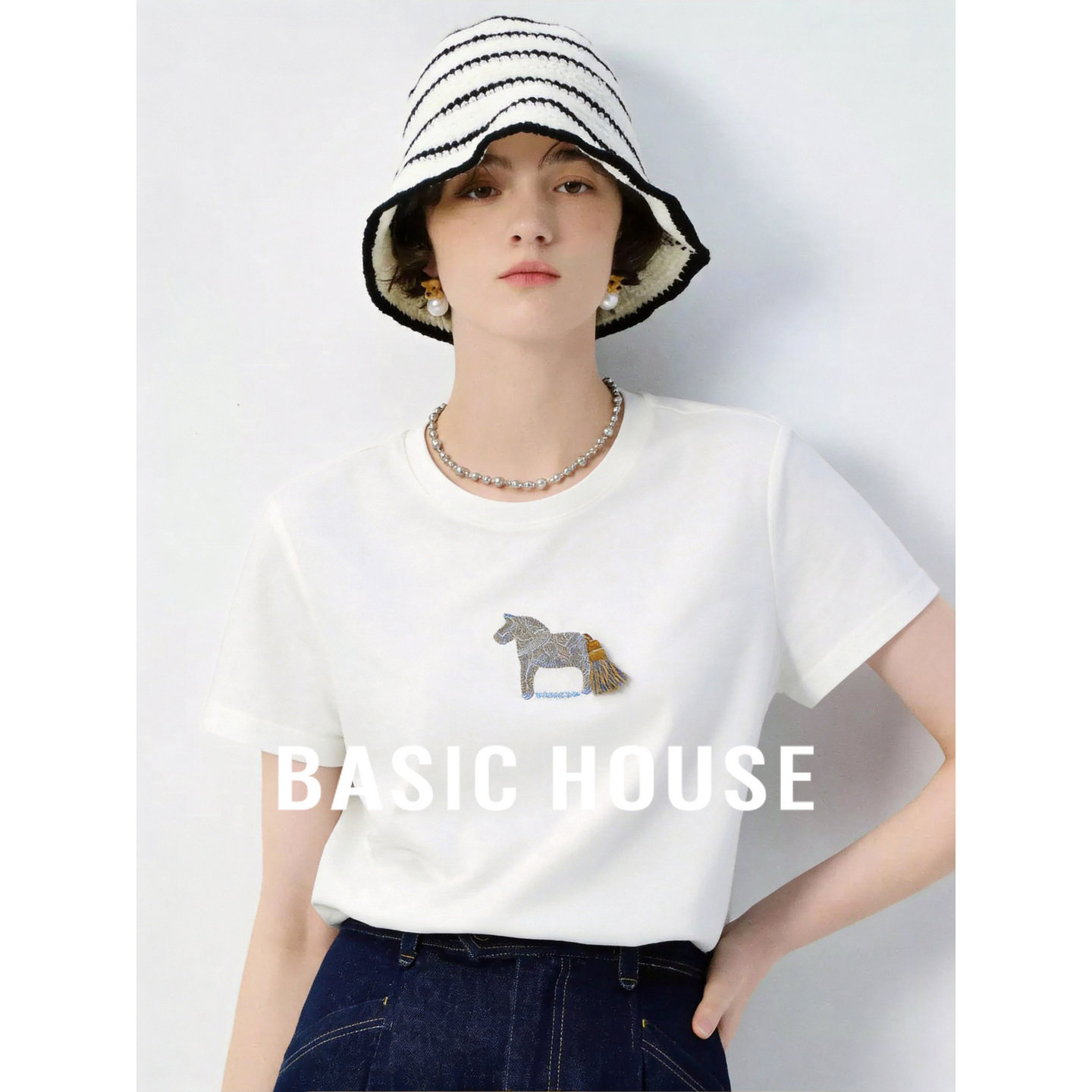 Basic House/百家好立体小马刺绣短袖T恤女夏季白色宽松圆领上衣