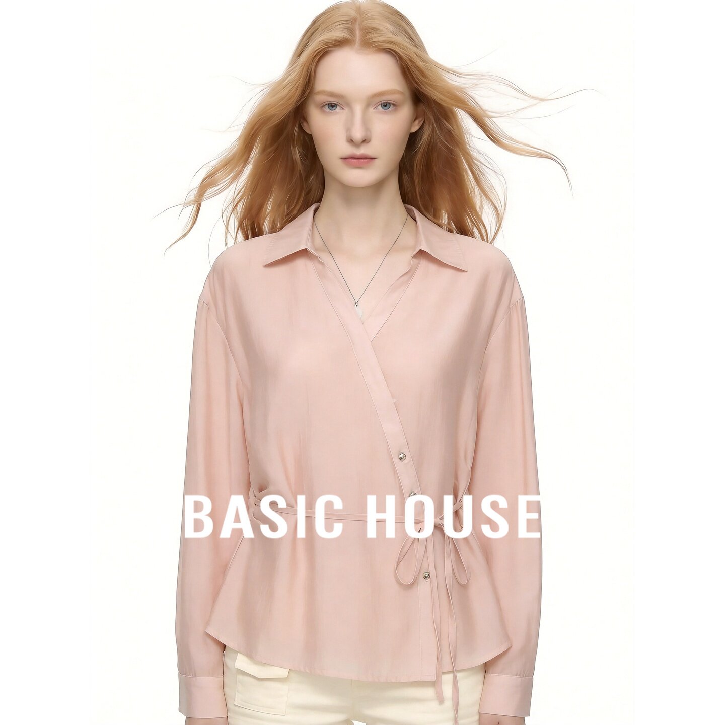 Basic House/百家好优雅风翻领斜扣束腰长袖衬衫女米杏色通勤上衣