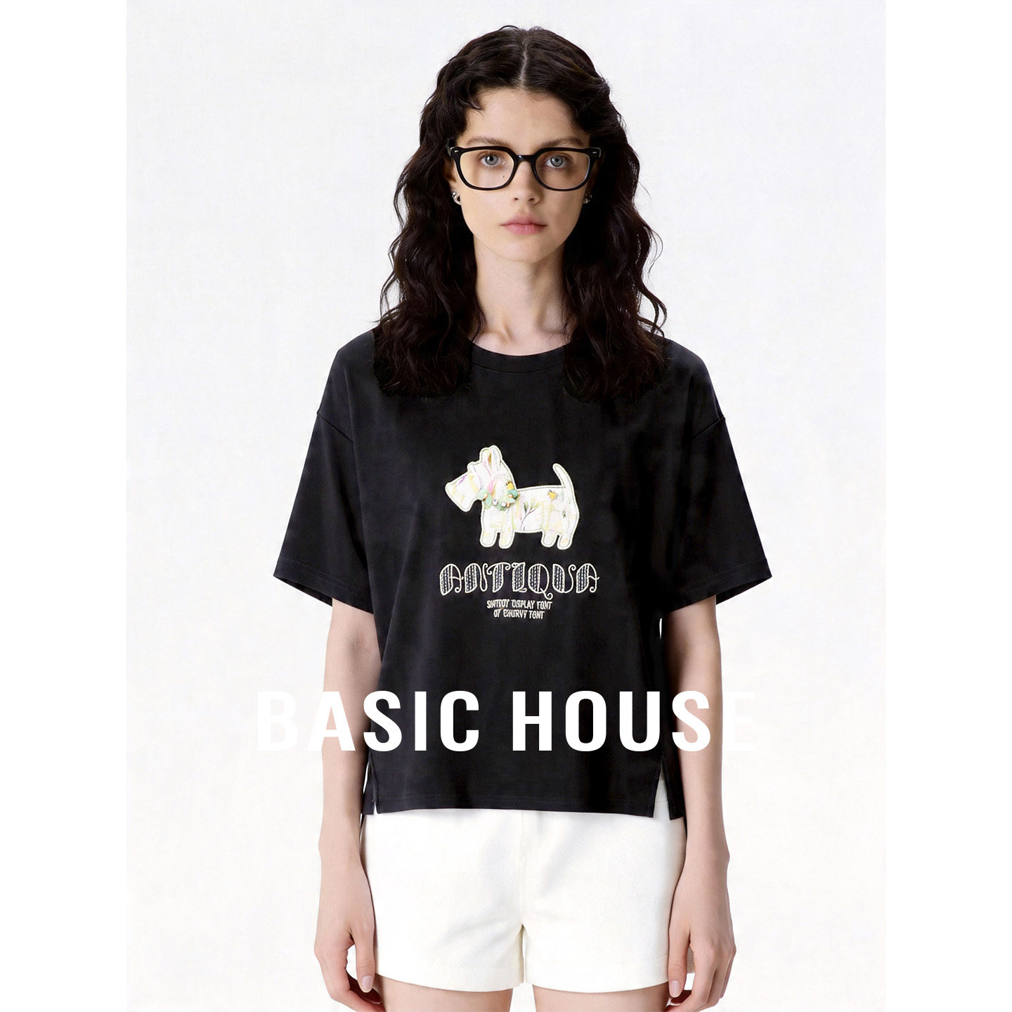 Basic House/百家好圆领卡通刺绣短袖T恤百搭套头开叉短款上衣女