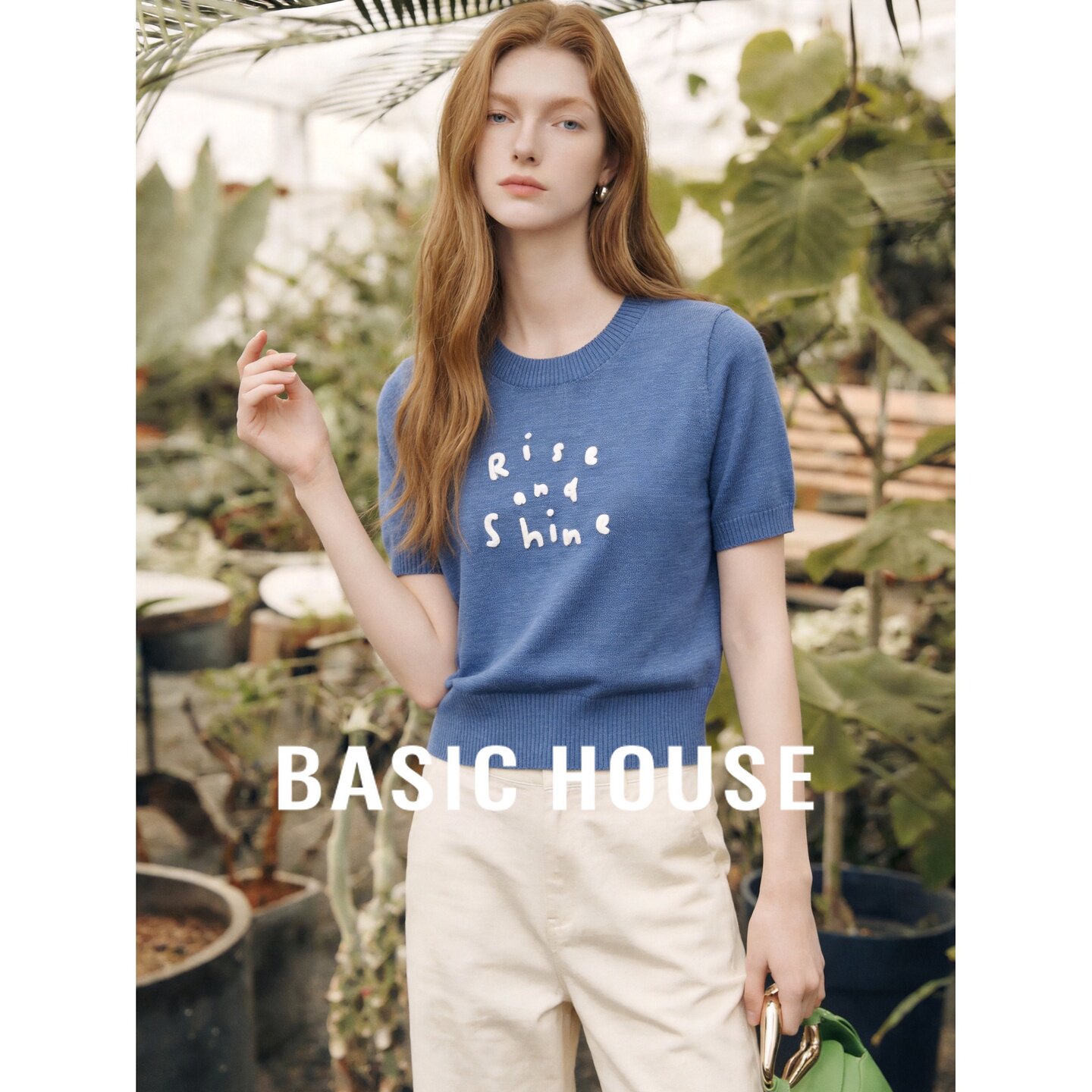 Basic House/百家好蓝色字母印花圆领短袖针织衫女夏修身显瘦上衣