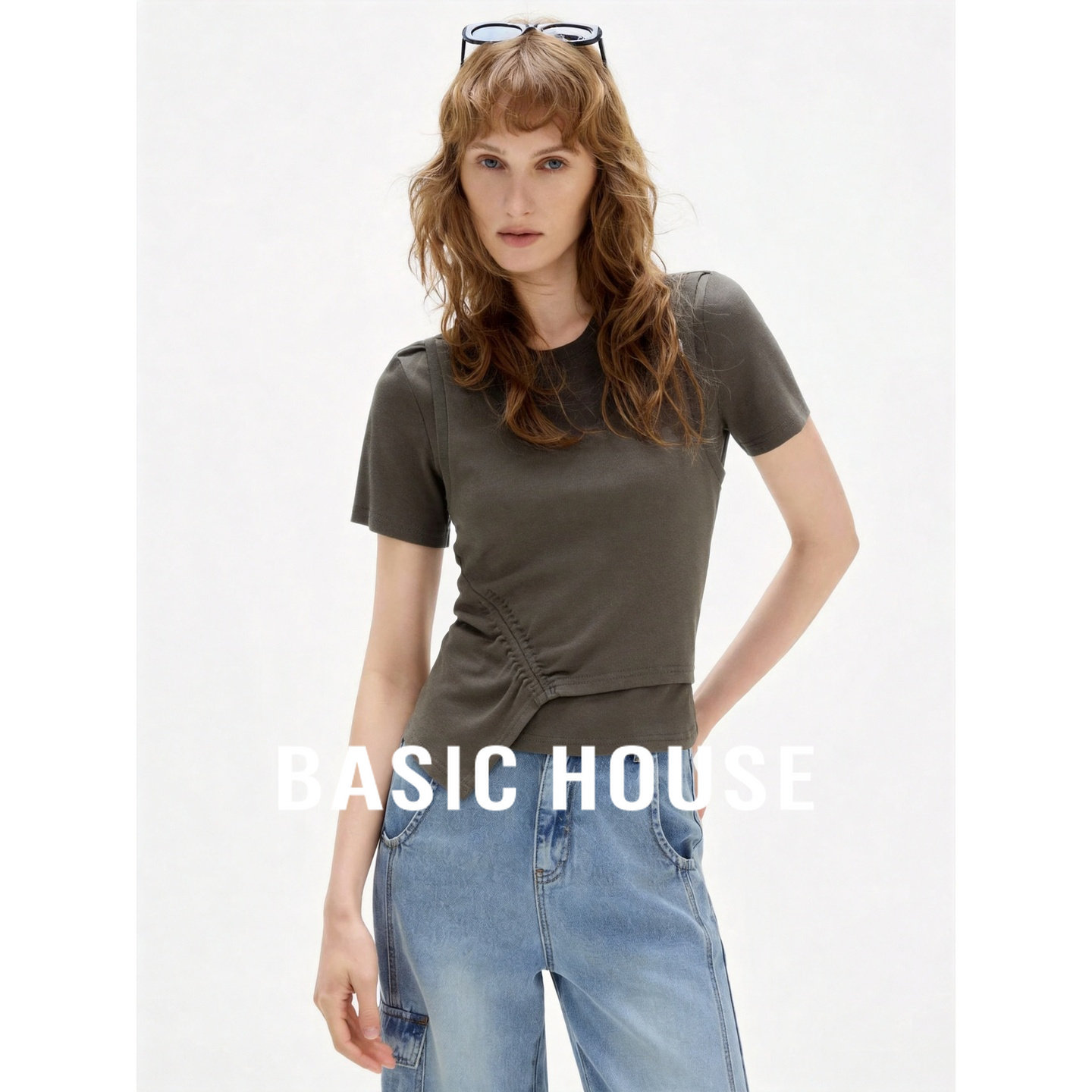 Basic House/百家好灰绿色褶皱短袖T恤女夏简约收腰显瘦短款上衣