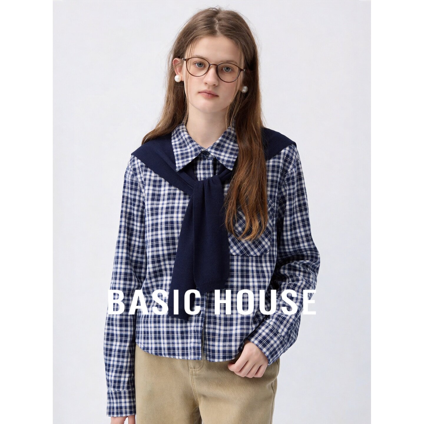 Basic House/百家好复古黑白细格翻领衬衫女秋季藏青系带披肩上衣