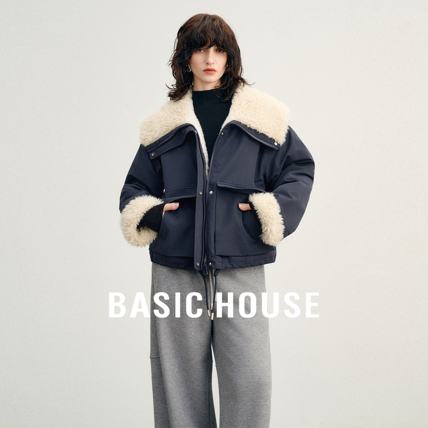 Basic House/百家好翻领毛毛拼接短款外套女冬季新款加厚好看上衣