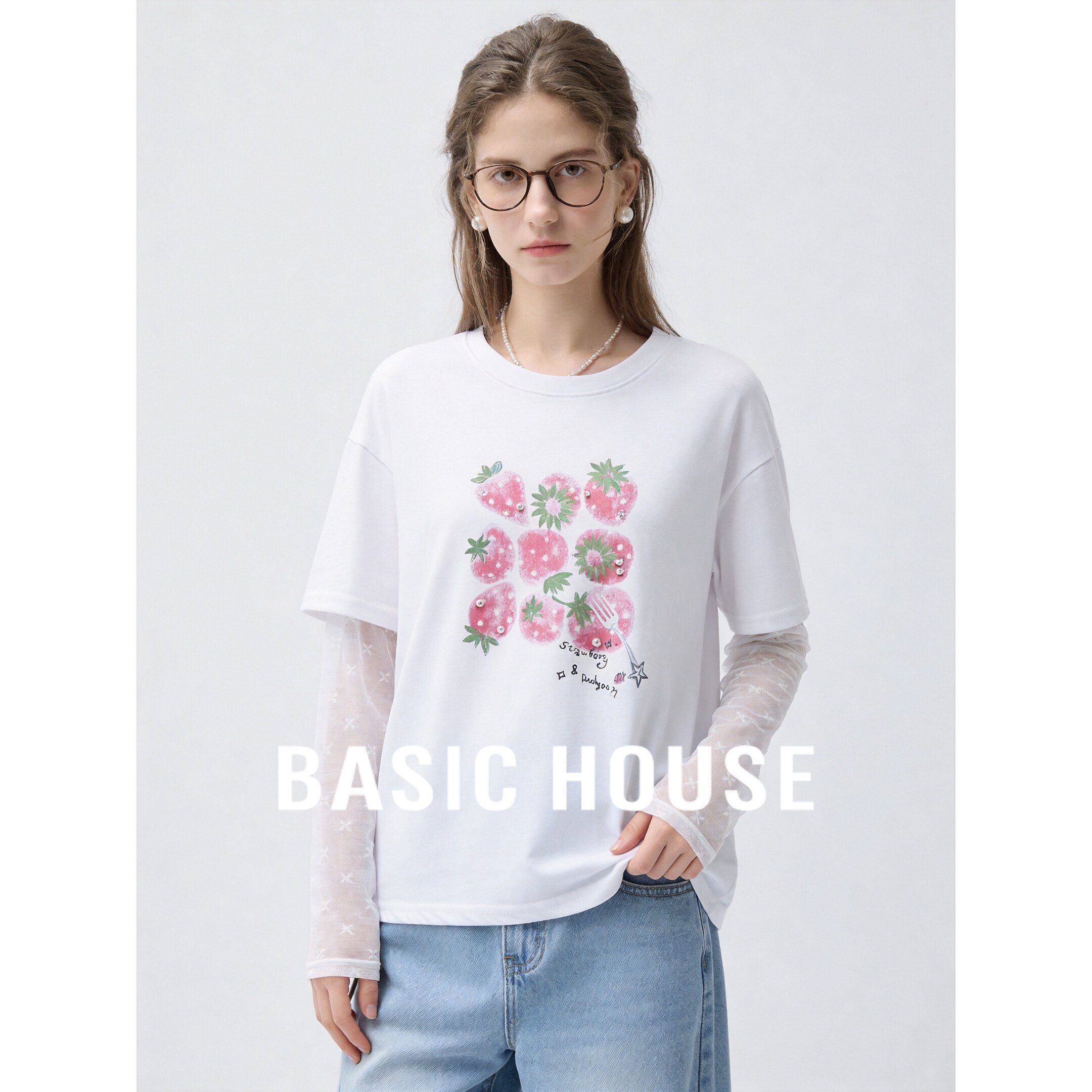 Basic House/百家好白色设计感假两件草莓印花长袖T恤女减龄上衣