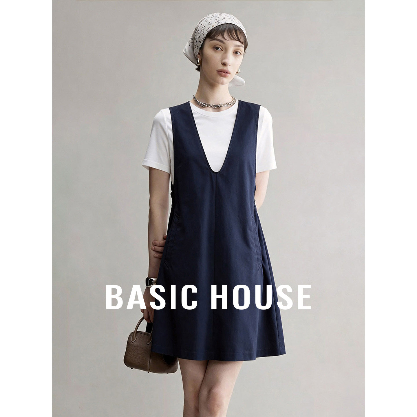 Basic House/百家好夏季休闲套装女V领中长款背带裙圆领T恤两件套