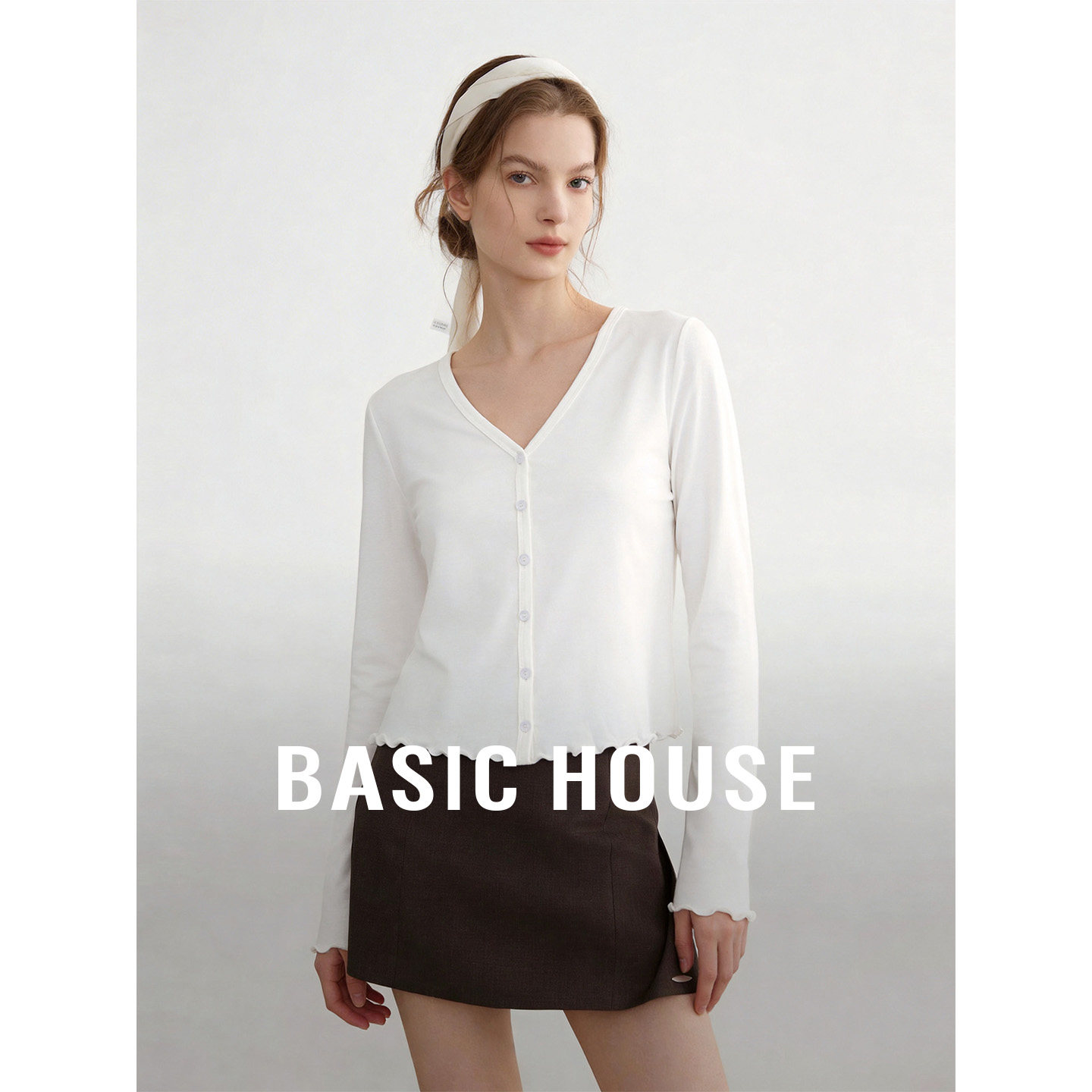 Basic House/百家好V领纯白简约版长袖T恤女春季通勤百搭必备内搭