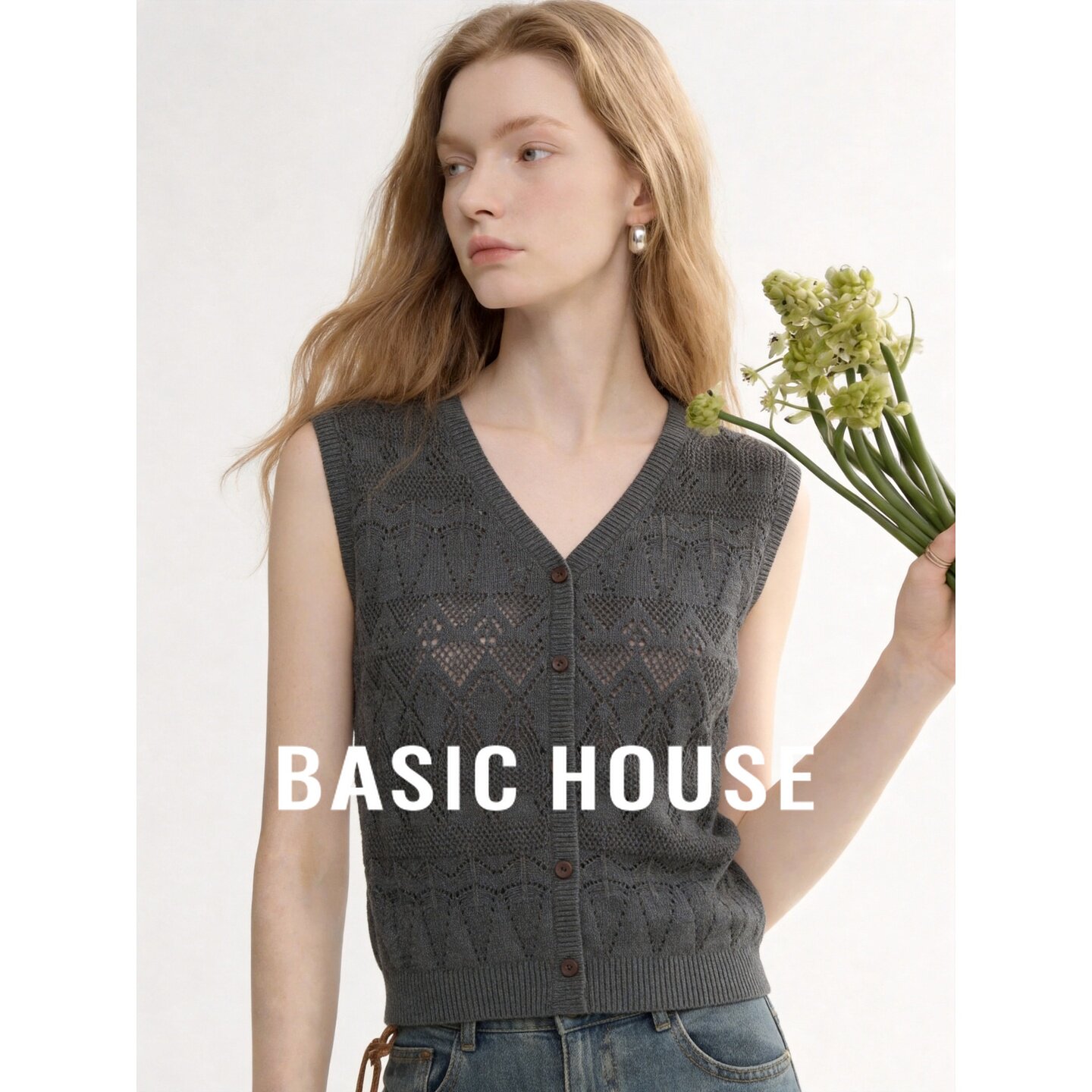 Basic House/百家好复古V领镂空针织马甲女夏季莱赛尔无袖针织衫