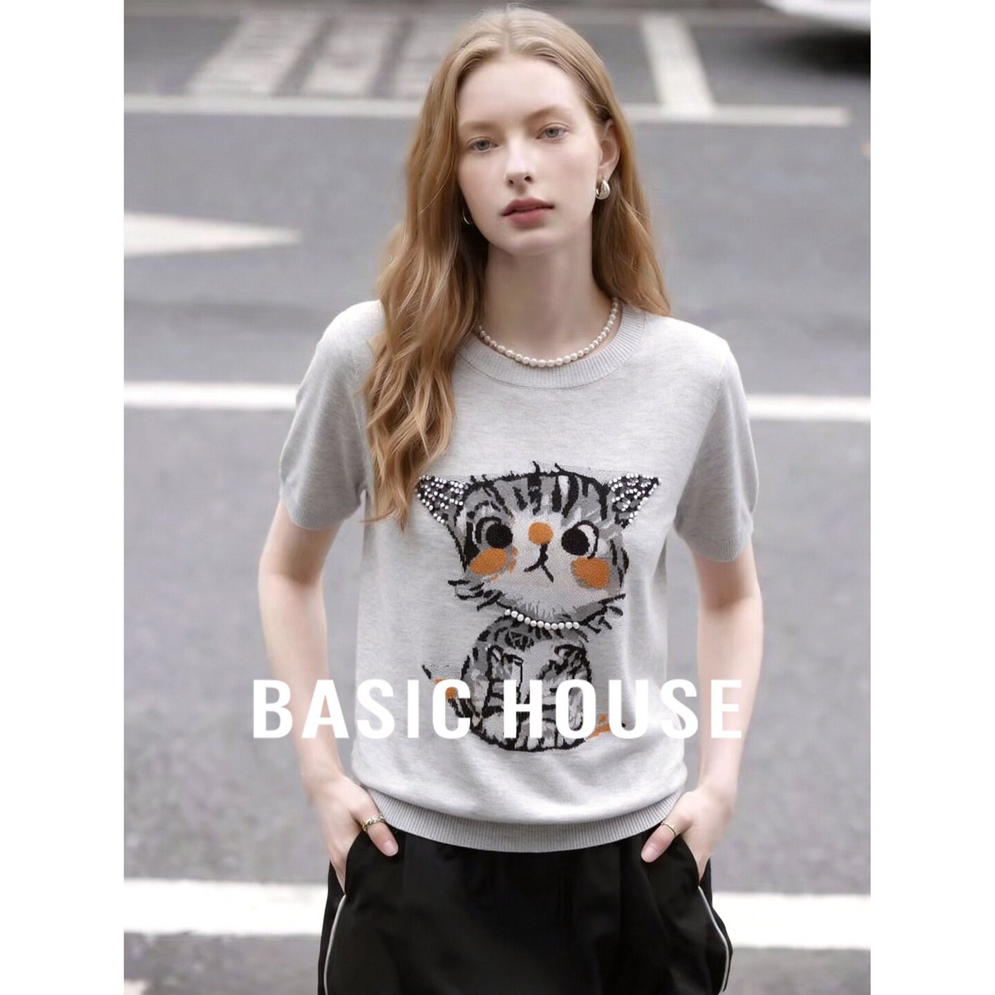 Basic House/百家好猫咪珍珠短袖针织衫女秋灰色圆领宽松休闲上衣