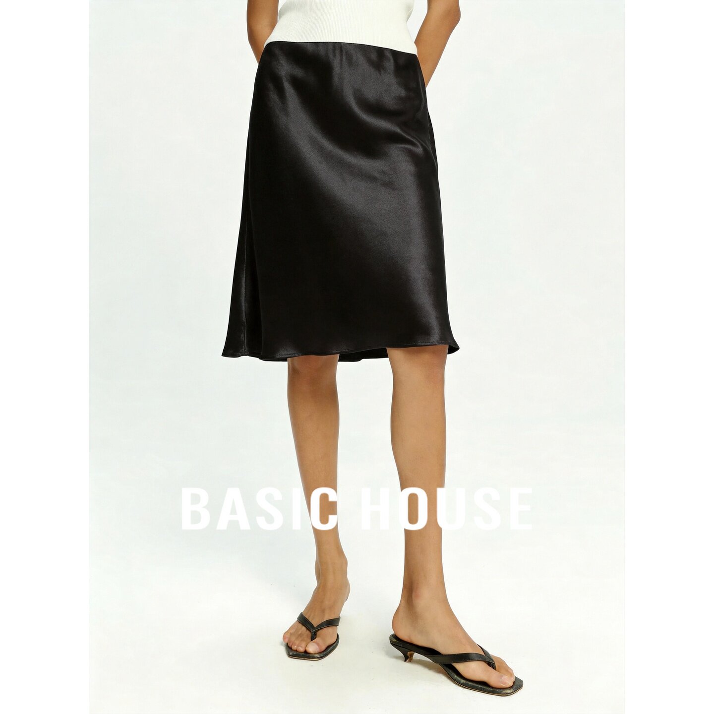 Basic House/百家好醋酸缎面半身裙女夏季高腰垂感A字中长裙黑色