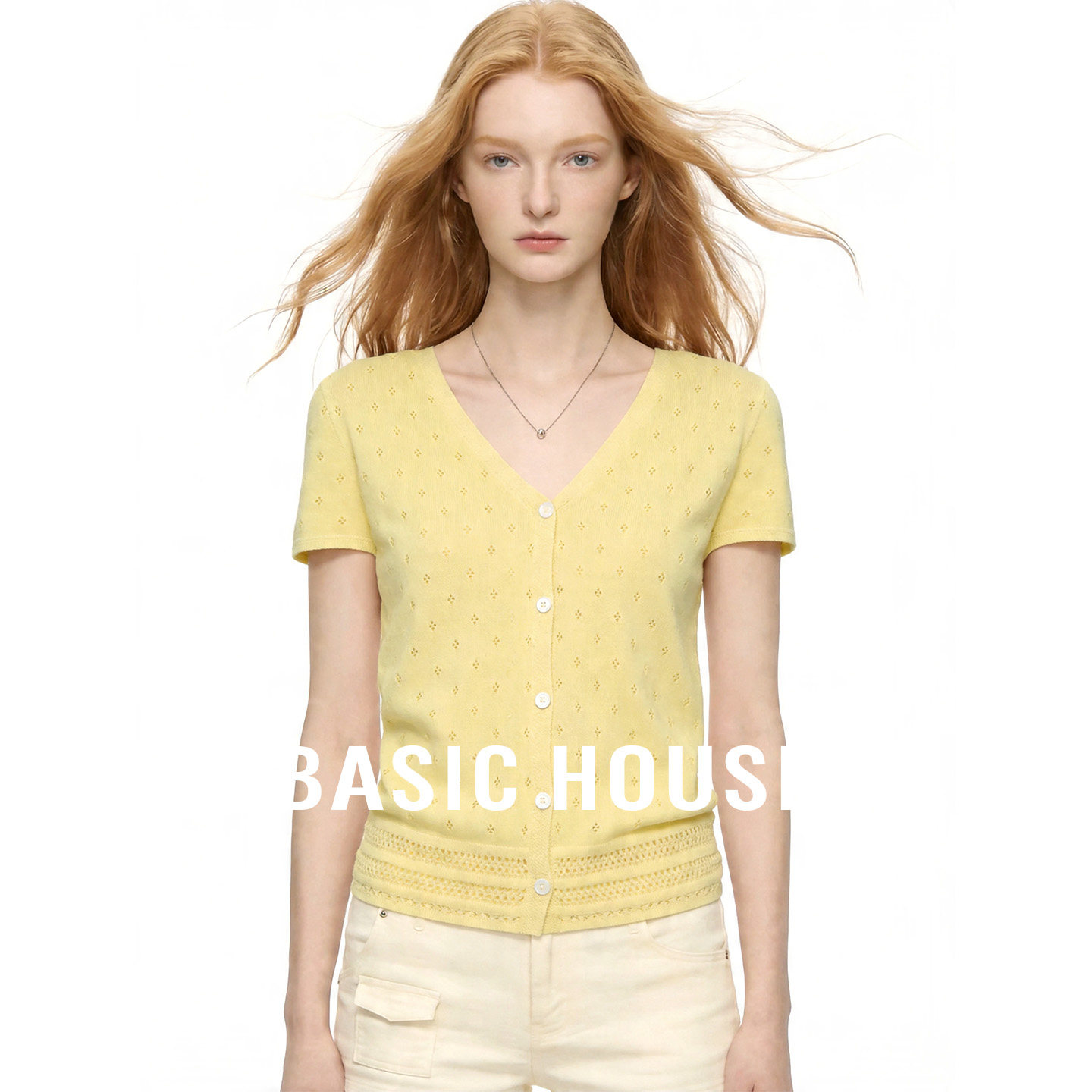 Basic House/百家好法式短款V领镂空短袖针织衫女黄色亚麻薄款T恤