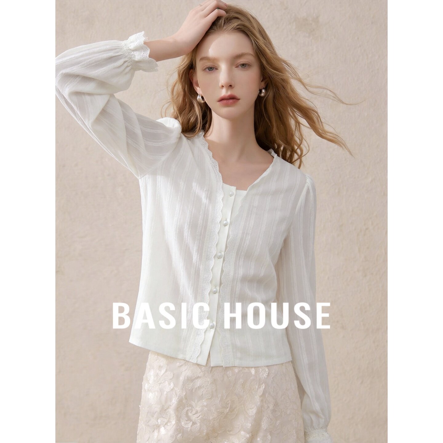 Basic House/百家好法式蕾丝拼接V领系带衬衫女白色长袖通勤上衣